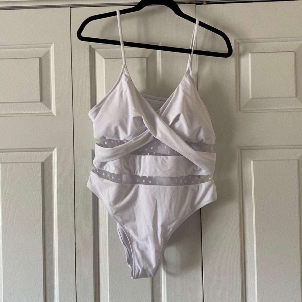 This is ladies‎ swimming suit with pads in the bust area .This suit is new .